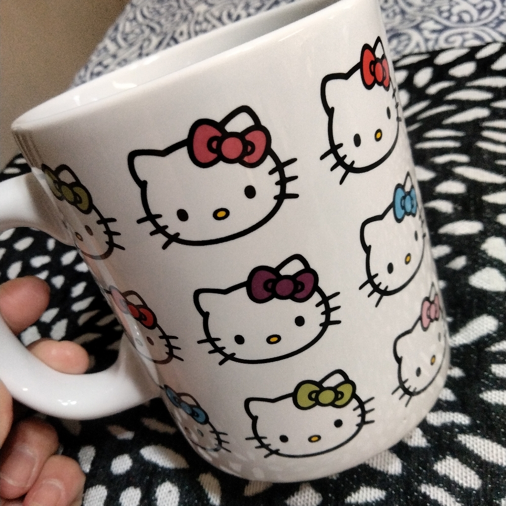 Hello Kitty Mug - Picture 2 of 4